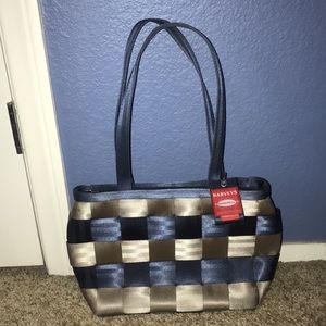 Harvey’s seat belt purse